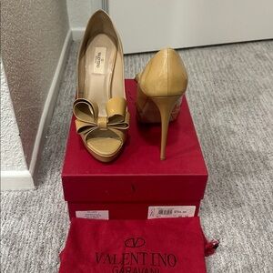 Valentino Women's Beige Bow Heels